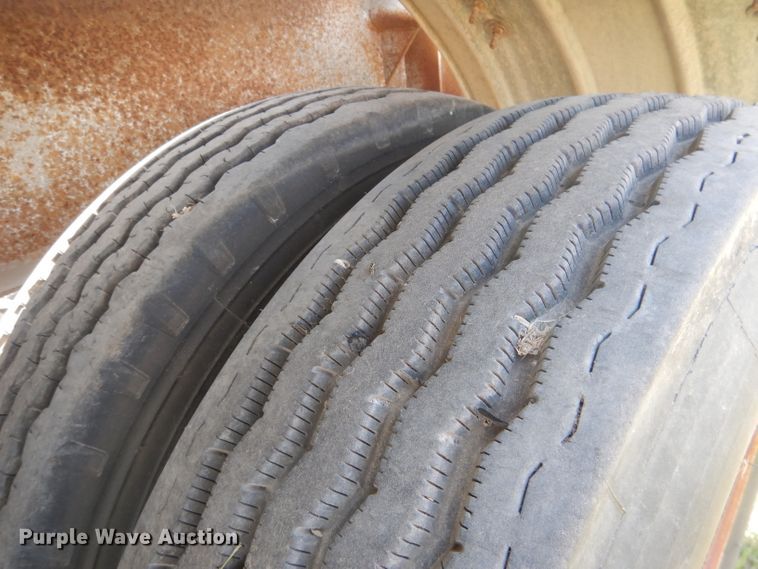 image for item FI9062 1981 Freuhauf HAB-F3-J-985  pneumatic dry bulk trailer