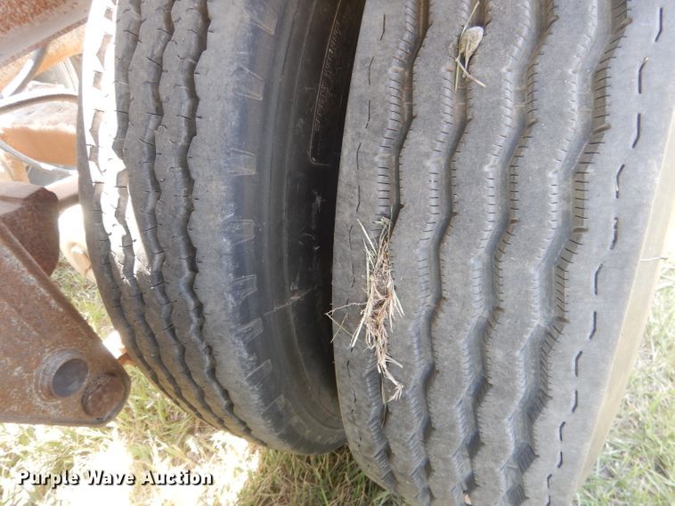 image for item FI9062 1981 Freuhauf HAB-F3-J-985  pneumatic dry bulk trailer