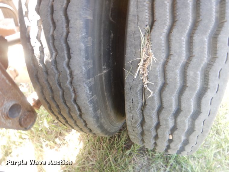 image for item FI9062 1981 Freuhauf HAB-F3-J-985  pneumatic dry bulk trailer