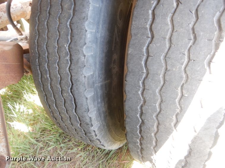 image for item FI9062 1981 Freuhauf HAB-F3-J-985  pneumatic dry bulk trailer