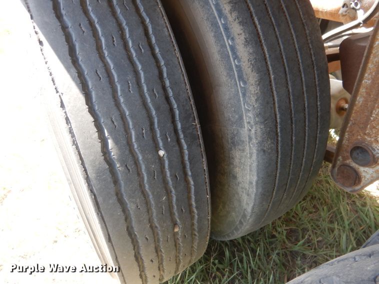 image for item FI9062 1981 Freuhauf HAB-F3-J-985  pneumatic dry bulk trailer