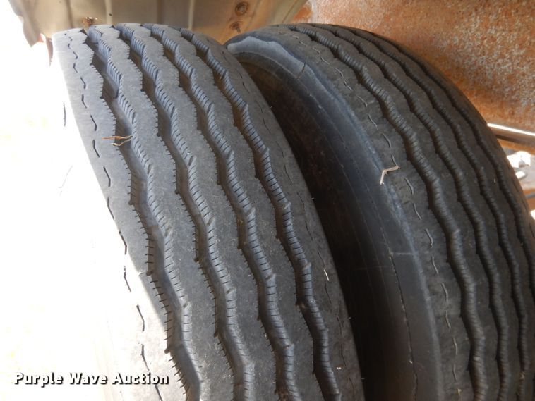 image for item FI9062 1981 Freuhauf HAB-F3-J-985  pneumatic dry bulk trailer