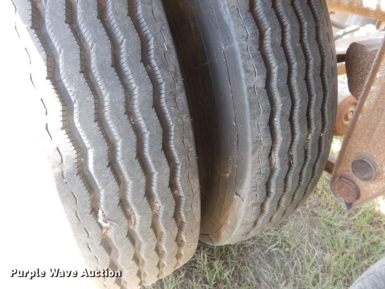 image for item FI9062 1981 Freuhauf HAB-F3-J-985  pneumatic dry bulk trailer