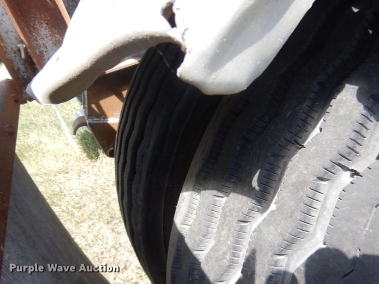 image for item FI9062 1981 Freuhauf HAB-F3-J-985  pneumatic dry bulk trailer