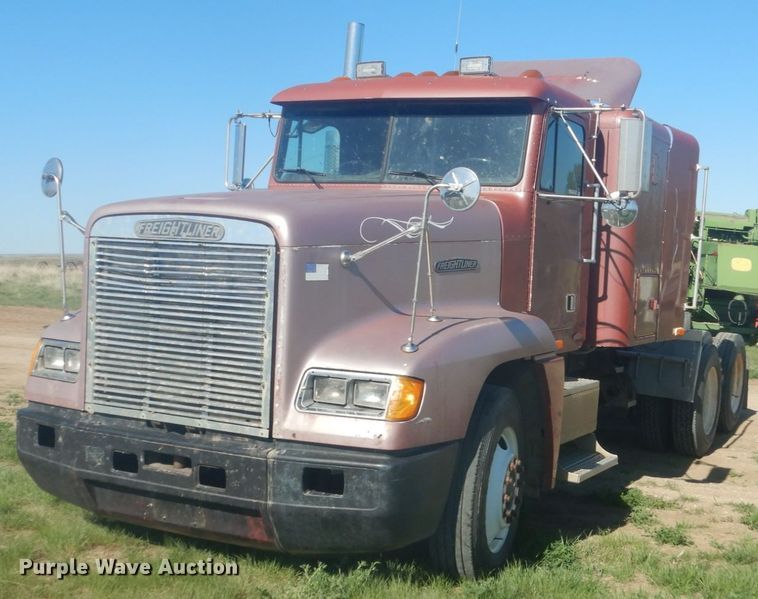 image for item HE9738 1989 Freightliner FLD120  semi truck