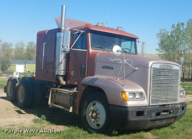 image for item HE9738 1989 Freightliner FLD120  semi truck