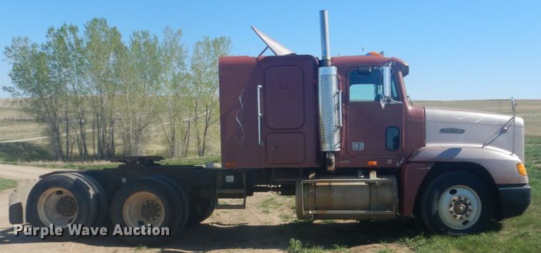 image for item HE9738 1989 Freightliner FLD120  semi truck