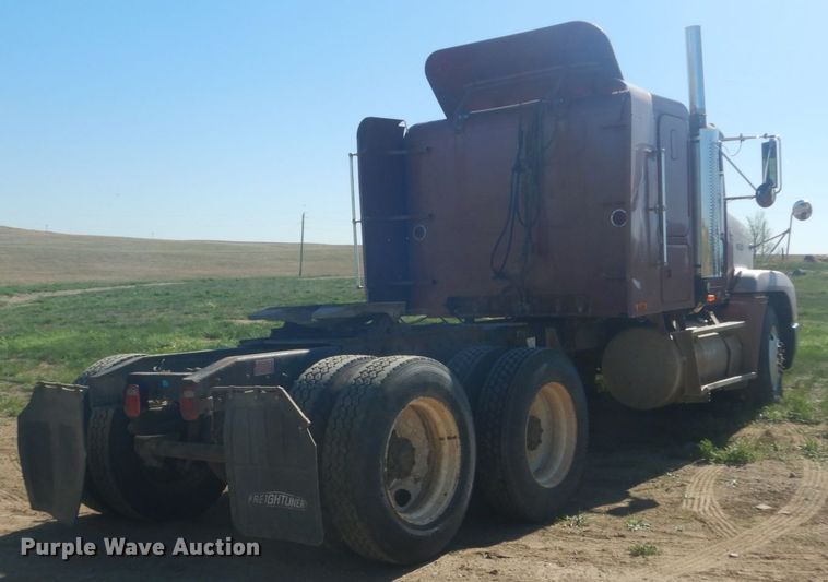 image for item HE9738 1989 Freightliner FLD120  semi truck