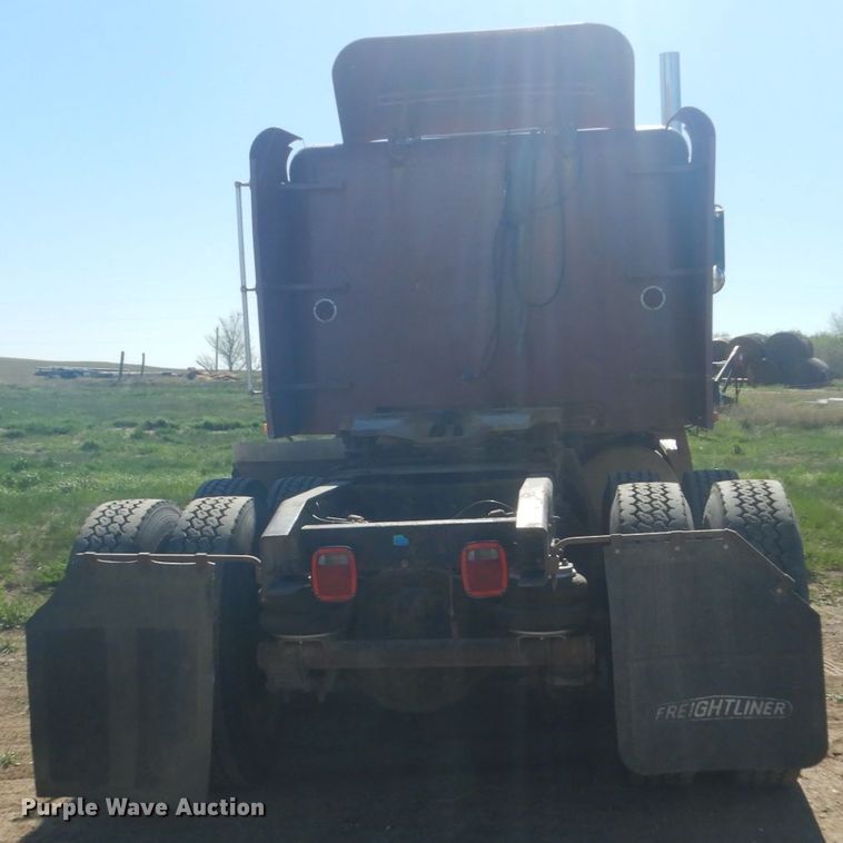 image for item HE9738 1989 Freightliner FLD120  semi truck