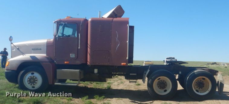 image for item HE9738 1989 Freightliner FLD120  semi truck