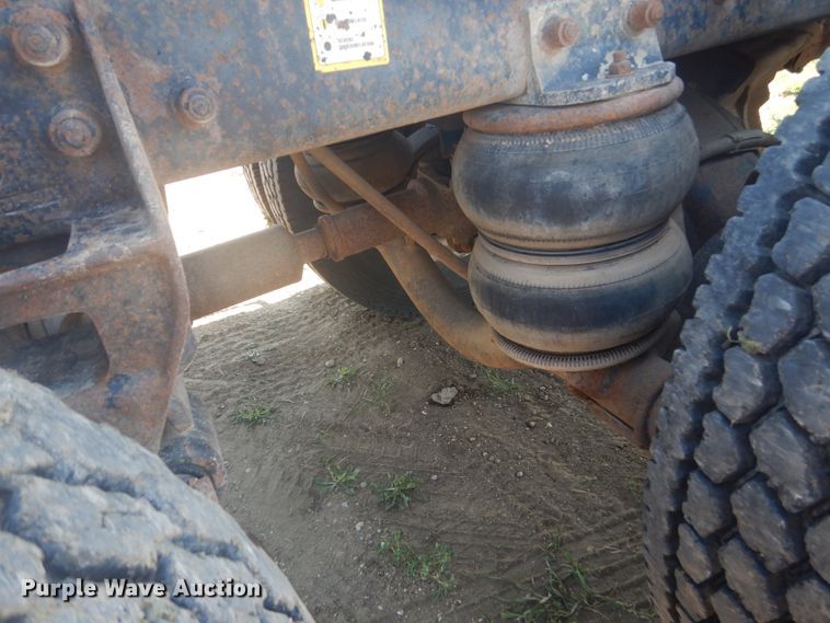 image for item HE9738 1989 Freightliner FLD120  semi truck