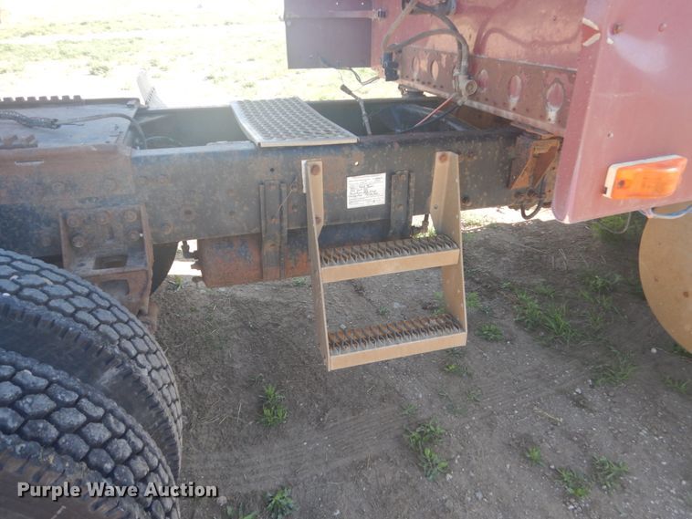 image for item HE9738 1989 Freightliner FLD120  semi truck