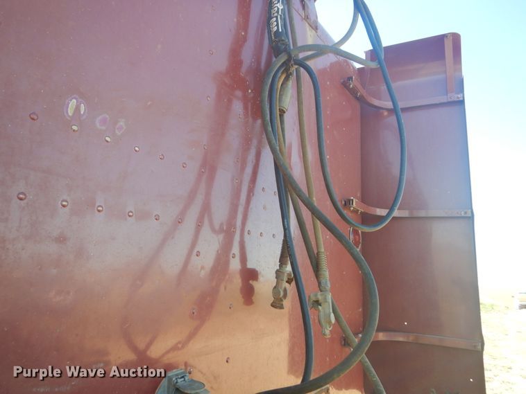 image for item HE9738 1989 Freightliner FLD120  semi truck