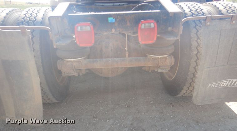 image for item HE9738 1989 Freightliner FLD120  semi truck