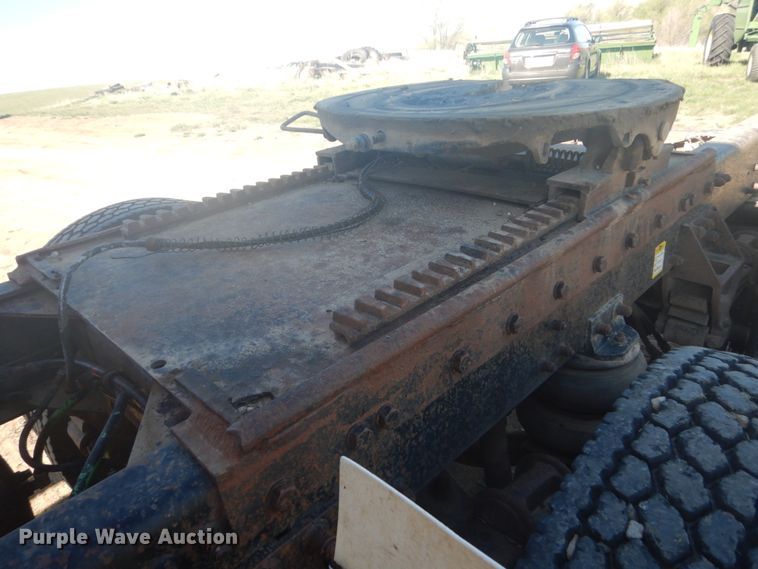 image for item HE9738 1989 Freightliner FLD120  semi truck