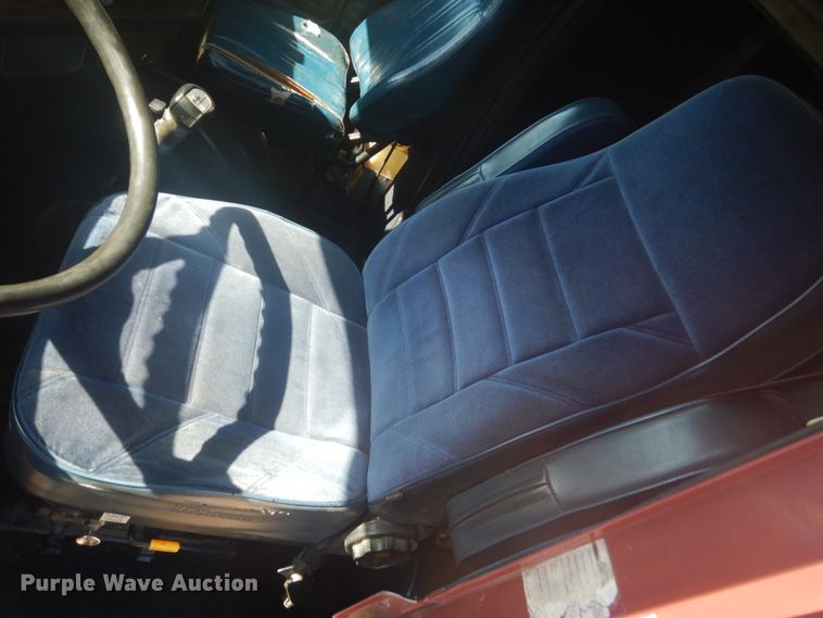 image for item HE9738 1989 Freightliner FLD120  semi truck