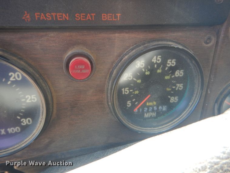 image for item HE9738 1989 Freightliner FLD120  semi truck