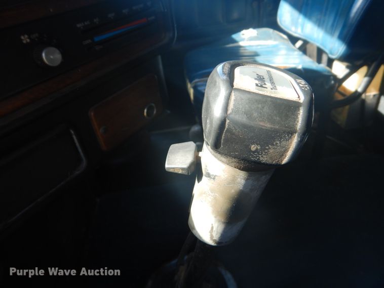 image for item HE9738 1989 Freightliner FLD120  semi truck