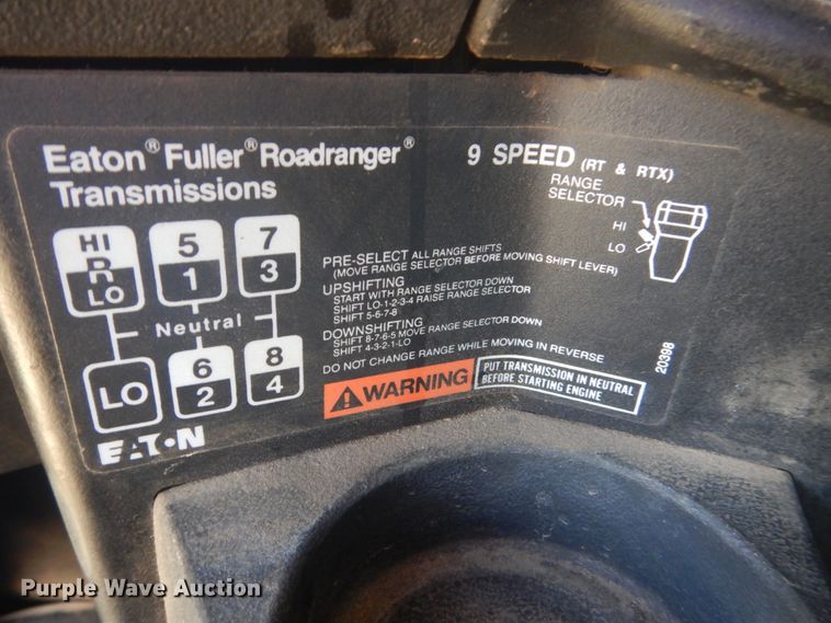 image for item HE9738 1989 Freightliner FLD120  semi truck