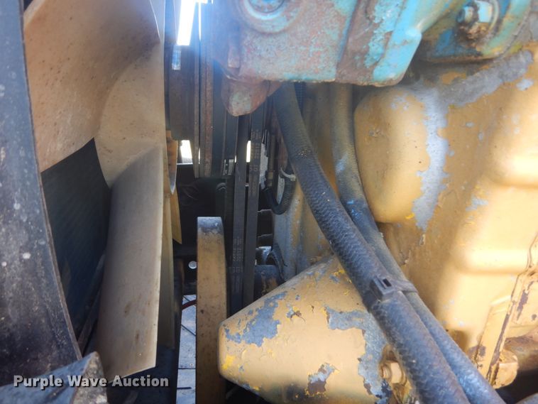 image for item HE9738 1989 Freightliner FLD120  semi truck