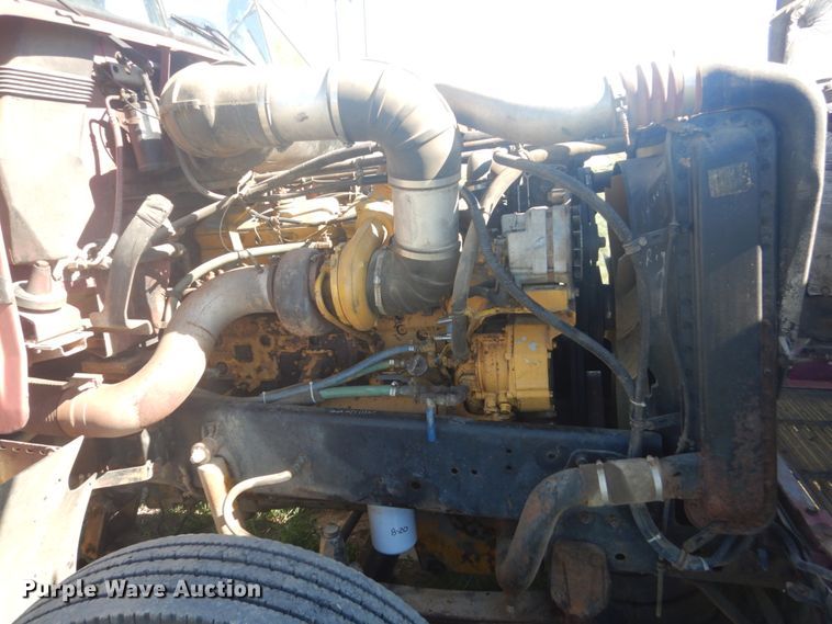 image for item HE9738 1989 Freightliner FLD120  semi truck