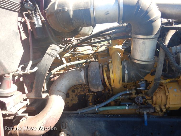 image for item HE9738 1989 Freightliner FLD120  semi truck