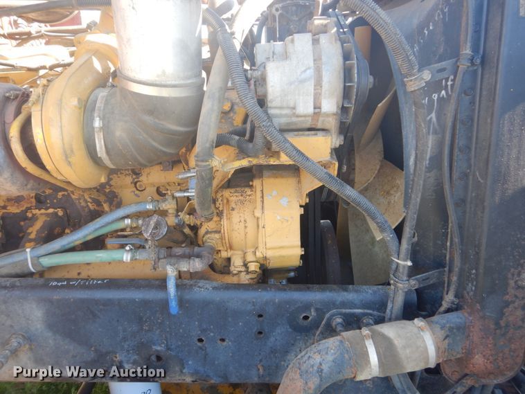 image for item HE9738 1989 Freightliner FLD120  semi truck