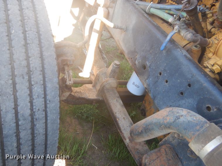 image for item HE9738 1989 Freightliner FLD120  semi truck