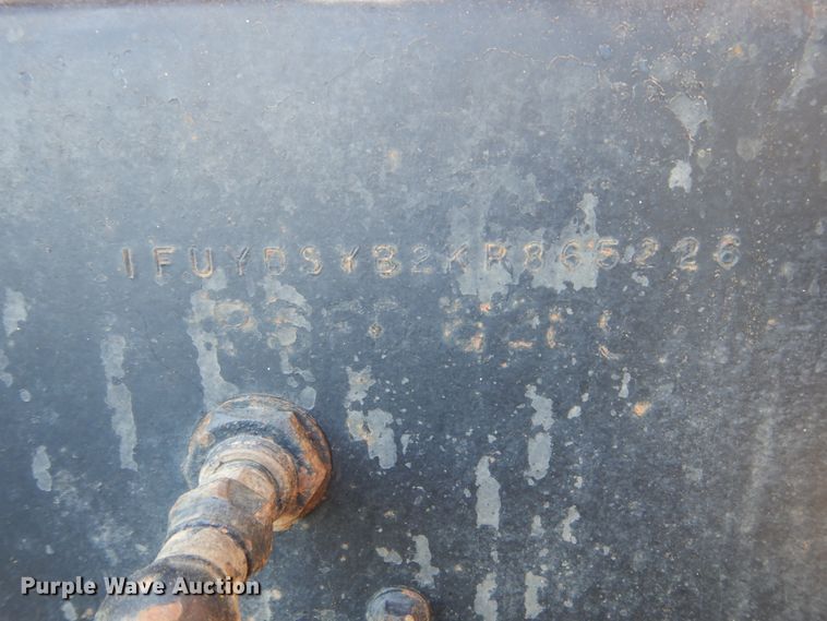 image for item HE9738 1989 Freightliner FLD120  semi truck