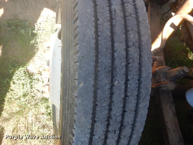 image for item HE9738 1989 Freightliner FLD120  semi truck