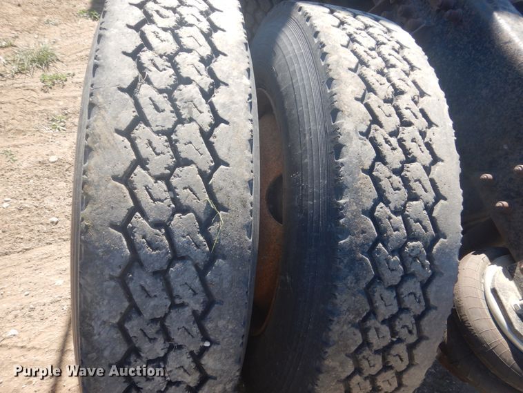 image for item HE9738 1989 Freightliner FLD120  semi truck