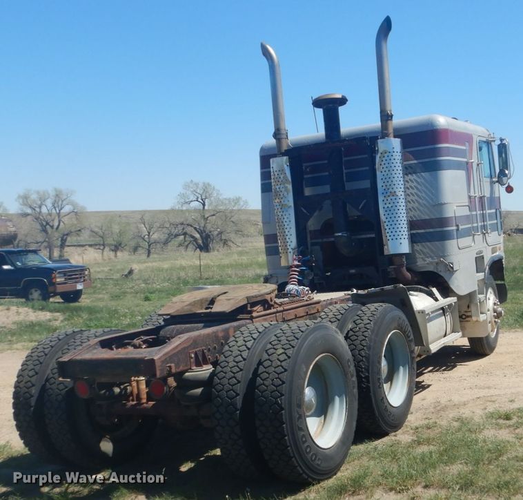 image for item HE9741 1980 Freightliner FLT-9664-T  semi truck