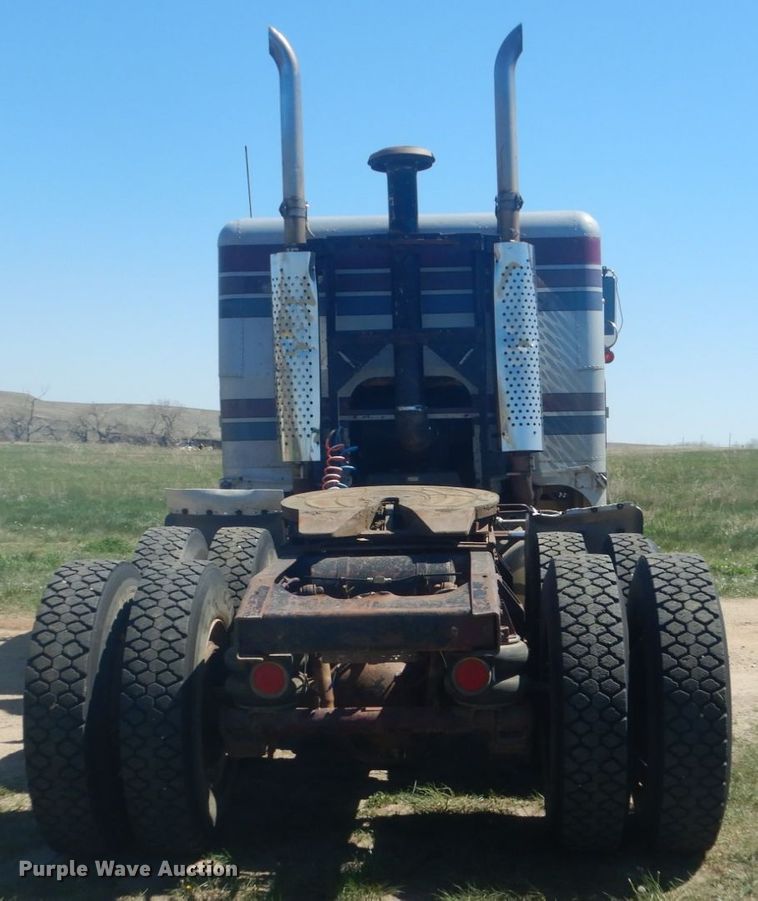 image for item HE9741 1980 Freightliner FLT-9664-T  semi truck