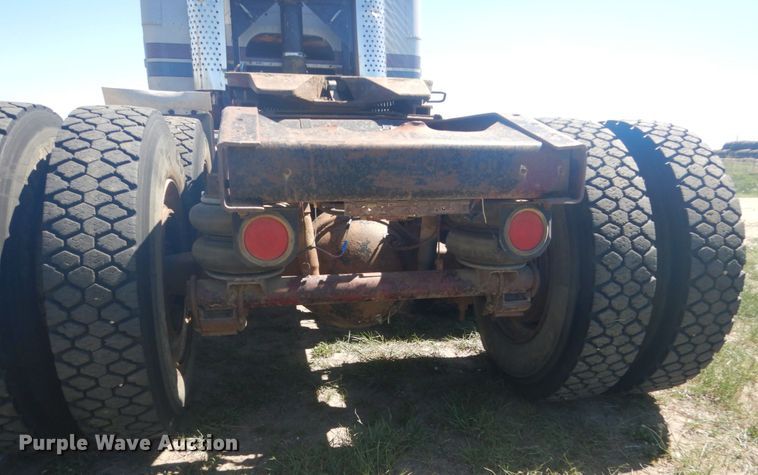 image for item HE9741 1980 Freightliner FLT-9664-T  semi truck