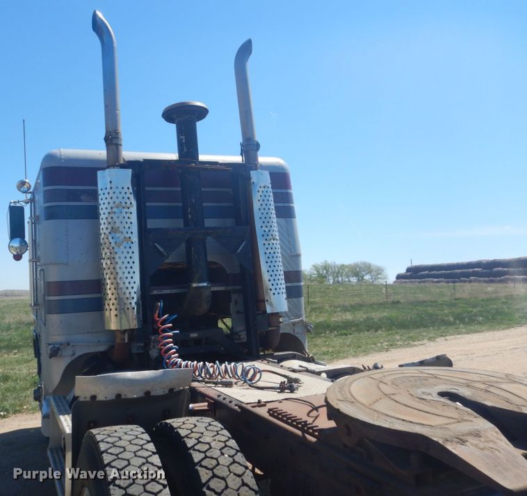 image for item HE9741 1980 Freightliner FLT-9664-T  semi truck