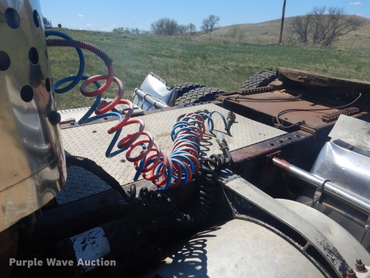 image for item HE9741 1980 Freightliner FLT-9664-T  semi truck