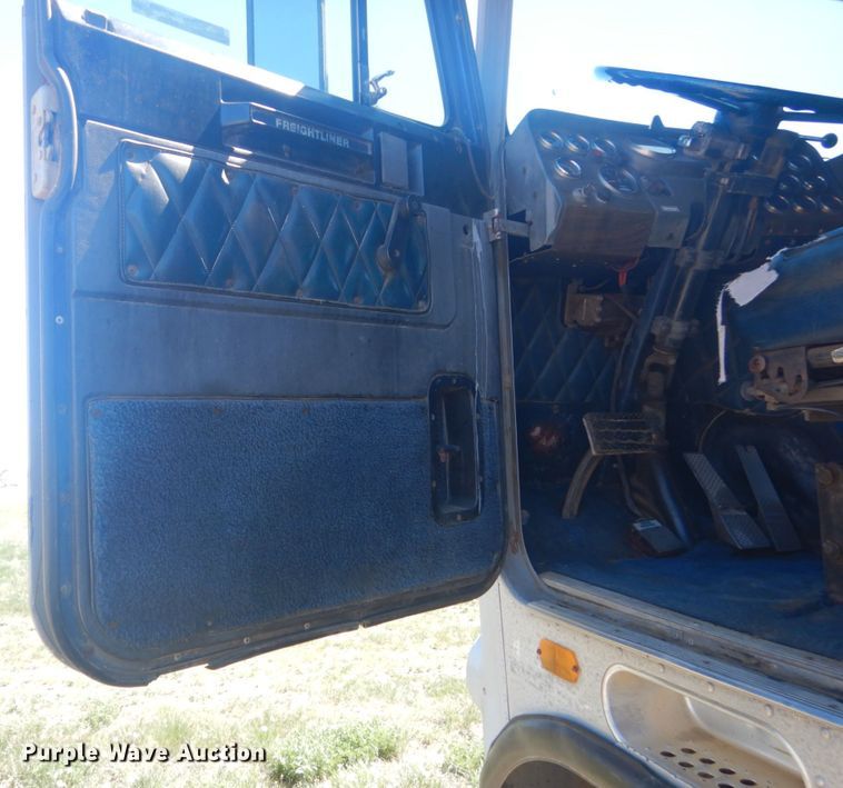 image for item HE9741 1980 Freightliner FLT-9664-T  semi truck