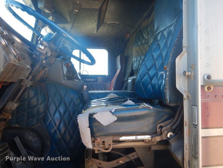 image for item HE9741 1980 Freightliner FLT-9664-T  semi truck