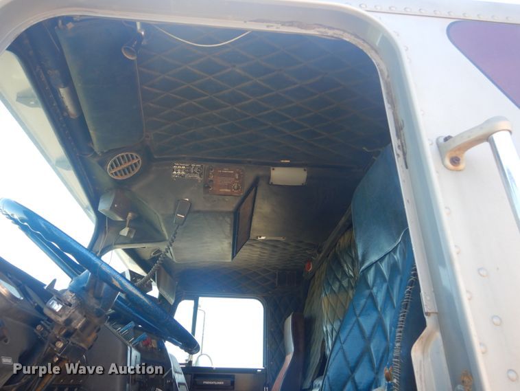 image for item HE9741 1980 Freightliner FLT-9664-T  semi truck