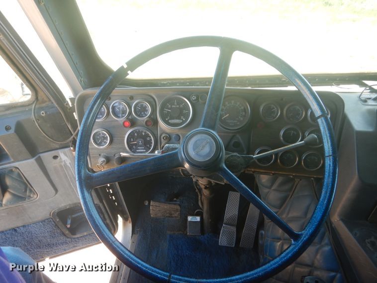 image for item HE9741 1980 Freightliner FLT-9664-T  semi truck