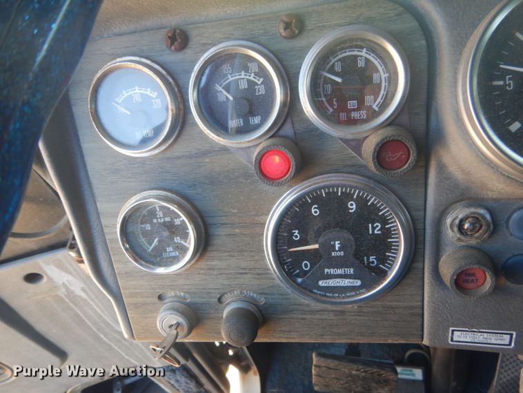 image for item HE9741 1980 Freightliner FLT-9664-T  semi truck