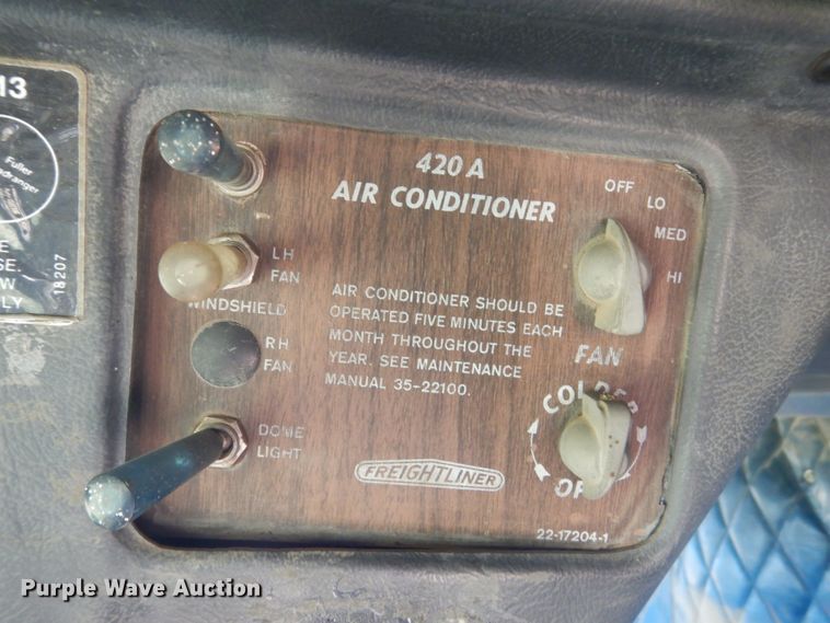 image for item HE9741 1980 Freightliner FLT-9664-T  semi truck