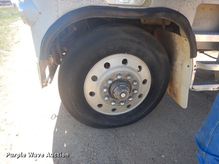 image for item HE9741 1980 Freightliner FLT-9664-T  semi truck