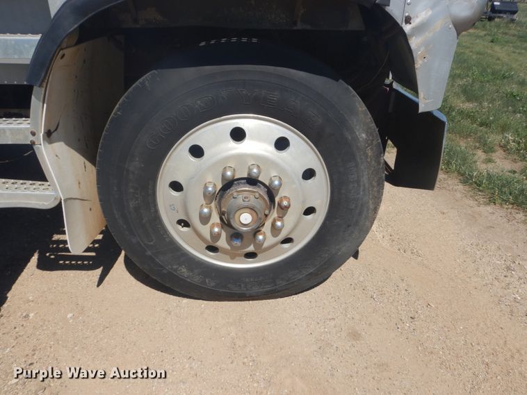 image for item HE9741 1980 Freightliner FLT-9664-T  semi truck