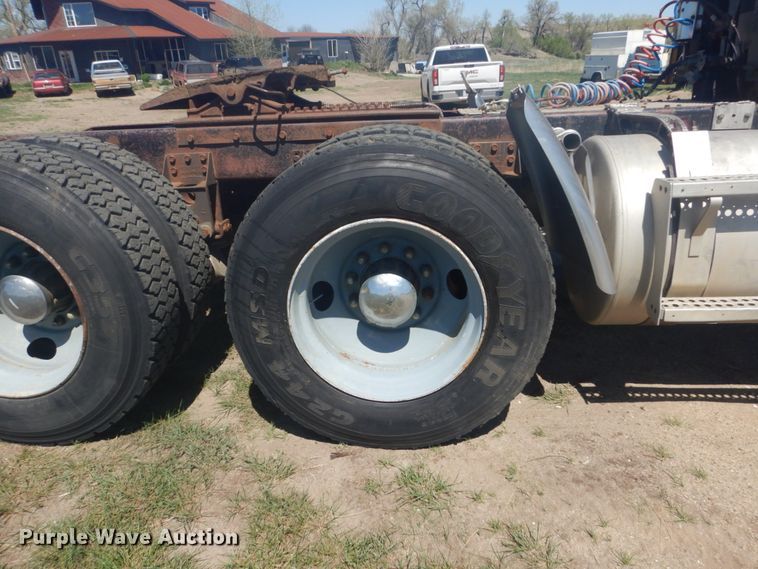 image for item HE9741 1980 Freightliner FLT-9664-T  semi truck