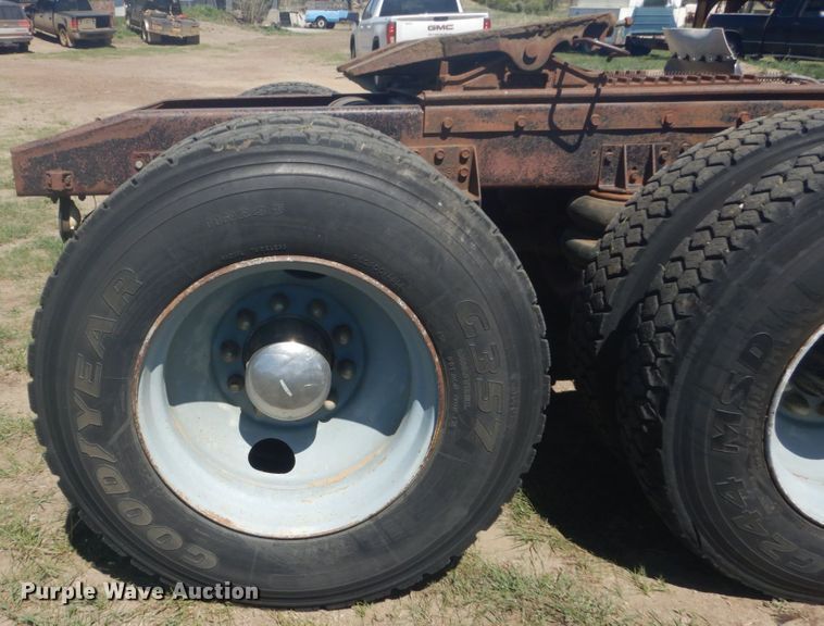 image for item HE9741 1980 Freightliner FLT-9664-T  semi truck