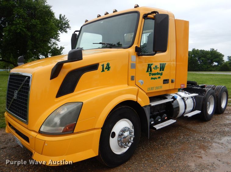 image for item HL9493 2014 Volvo VNL  semi truck