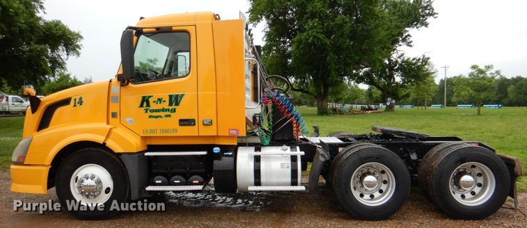 image for item HL9493 2014 Volvo VNL  semi truck