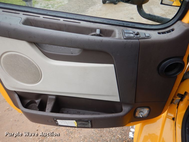 image for item HL9493 2014 Volvo VNL  semi truck