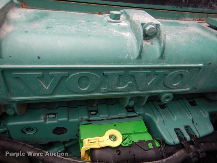 image for item HL9493 2014 Volvo VNL  semi truck